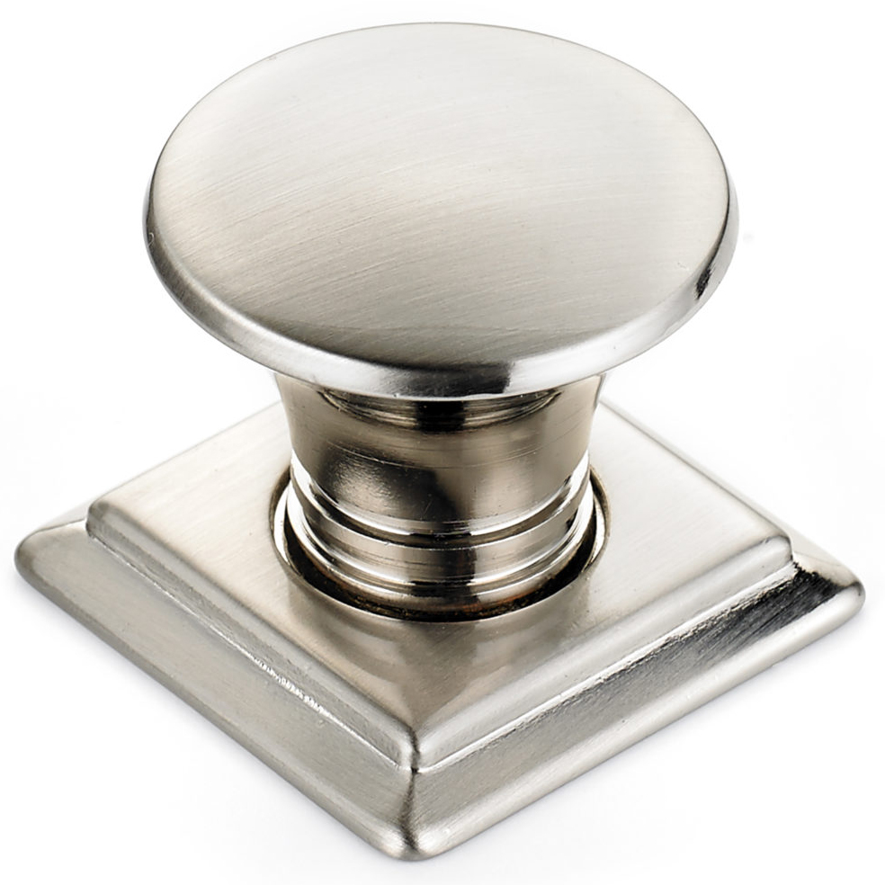product: Richelieu Traditional Knob, 1-1/4