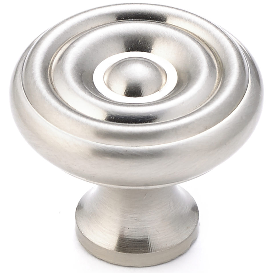 product: Richelieu Traditional Knob, 1-1/4