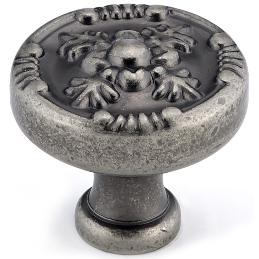 product: Richelieu Traditional Knob, 1-1/4