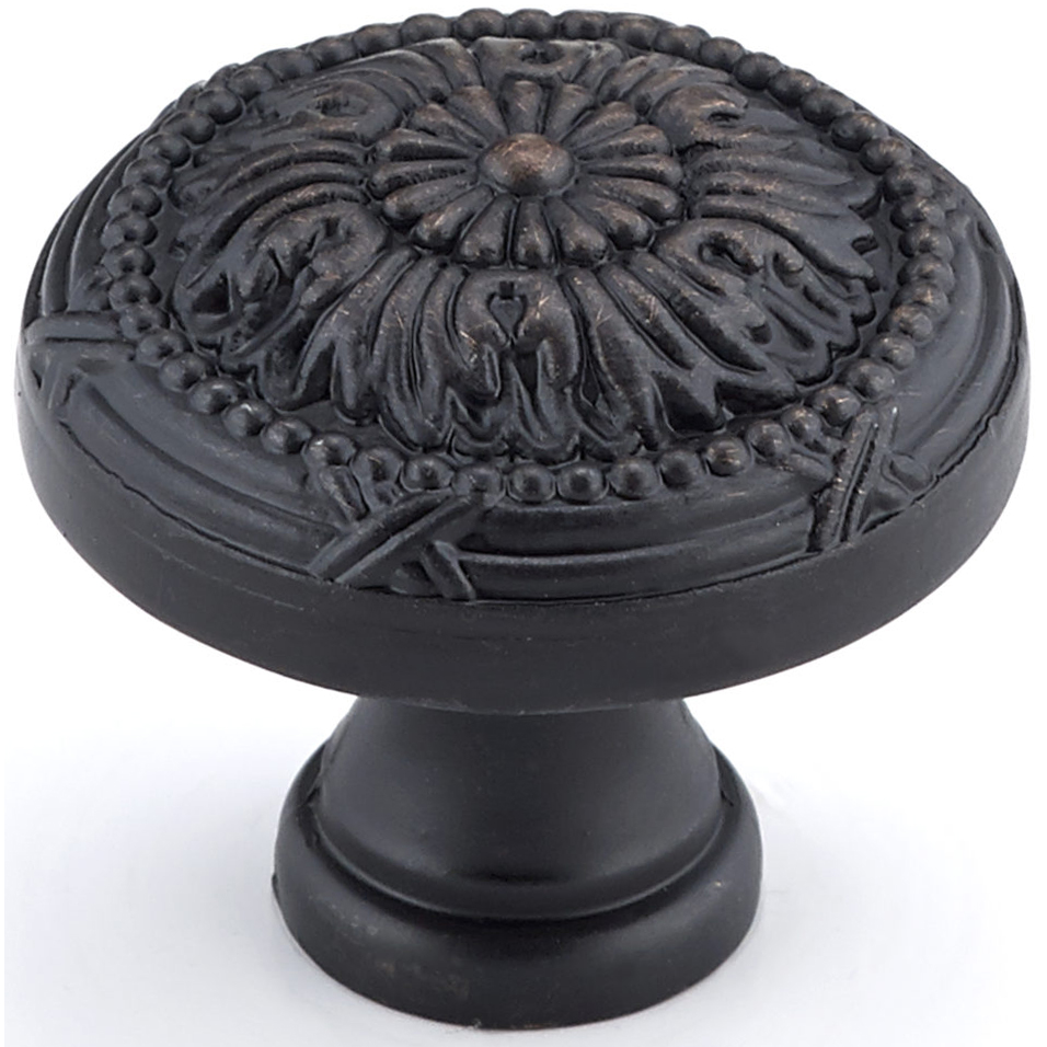 product: Richelieu Traditional Knob, 1-1/4