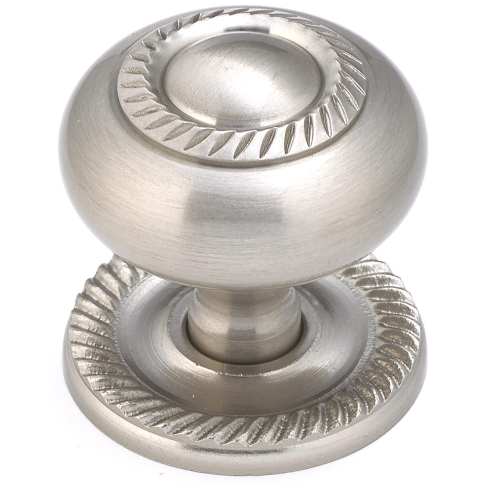 product: Richelieu Traditional Knob, 1-1/2